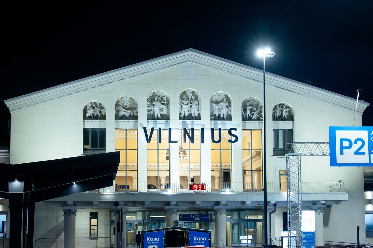 Vilniaus oro uosto erdvė vėl buvo uždaryta, apie situaciją pasisakė ir prezidentas