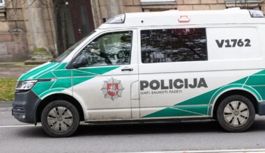 Nelaimė: Anykščių rajone nuo kelio nuslydo mokyklinis autobusas su vaikais