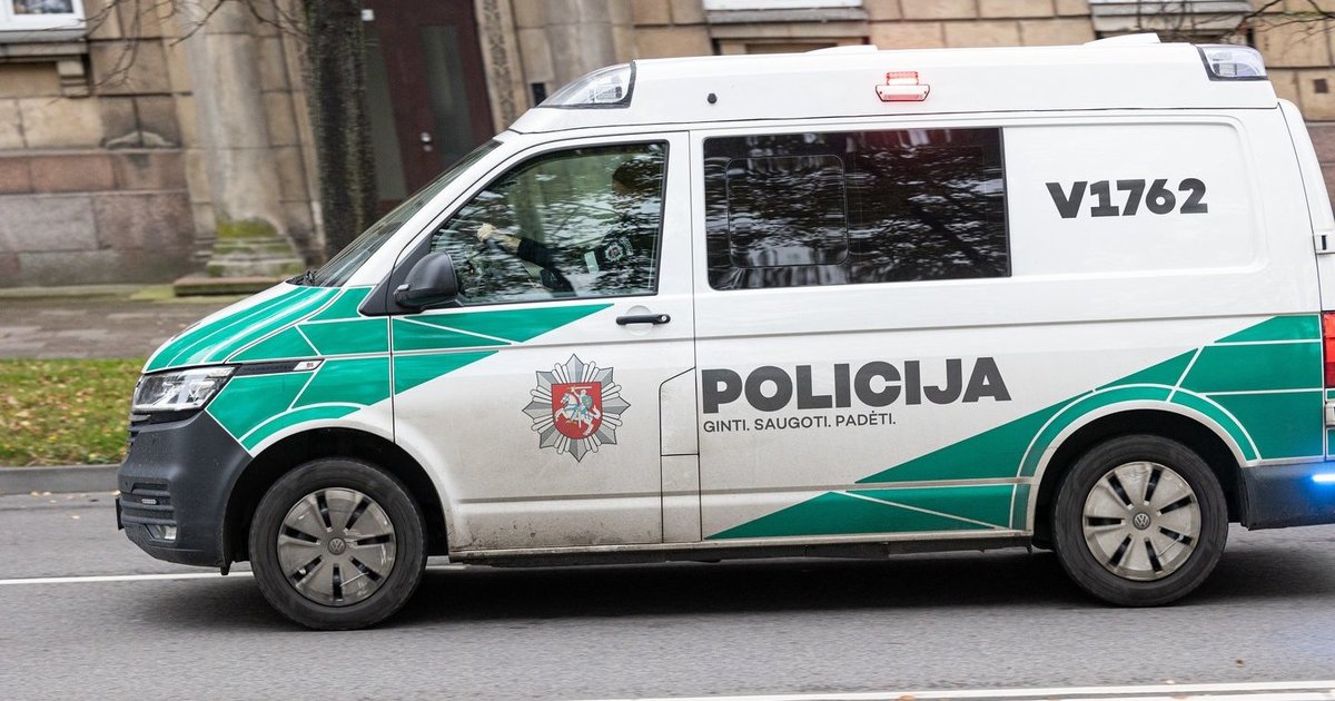 Nelaimė: Anykščių rajone nuo kelio nuslydo mokyklinis autobusas su vaikais