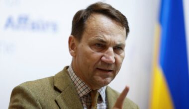 „Putinas to neatlaikys“: Sikorskis įvardijo, kam pasiruošusi Ukraina