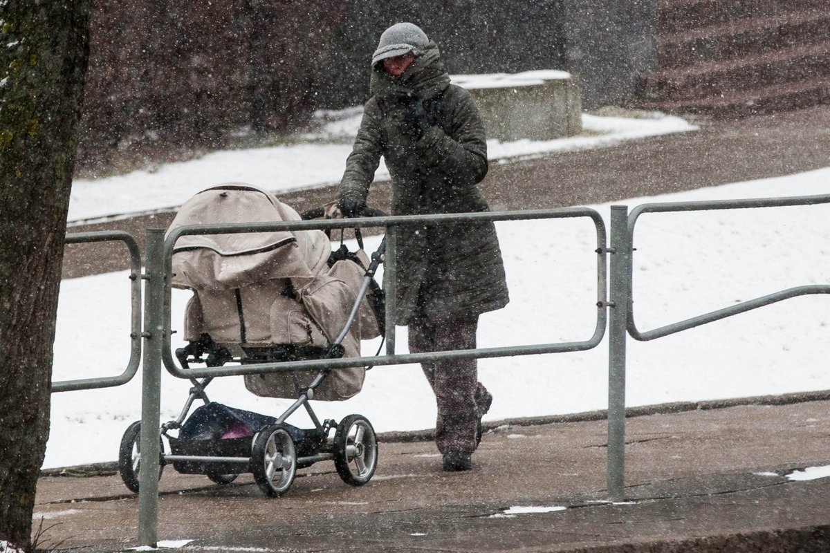 Orai: bus daug ir įvairių kritulių, įsismarkaus vėjas
