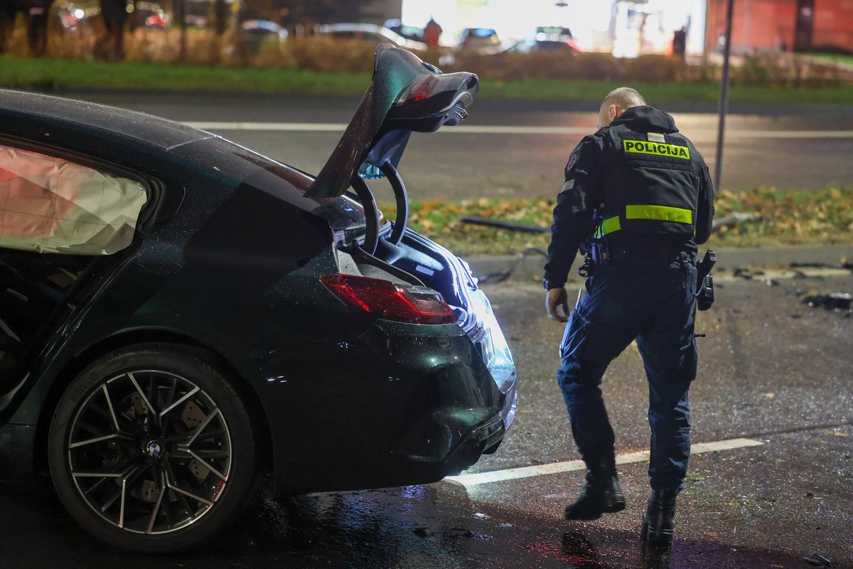 „Porsche“ ir „Subaru“ avarija Vilniuje, įvykio vietoje spūstys