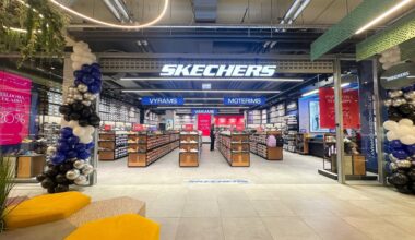 Tūkstančiai stilingų, komfortiškų ir inovatyvių avalynės modelių itin patraukliomis kainomis: „Outlet Park“ pristato „Skechers“ outlet parduotuvę