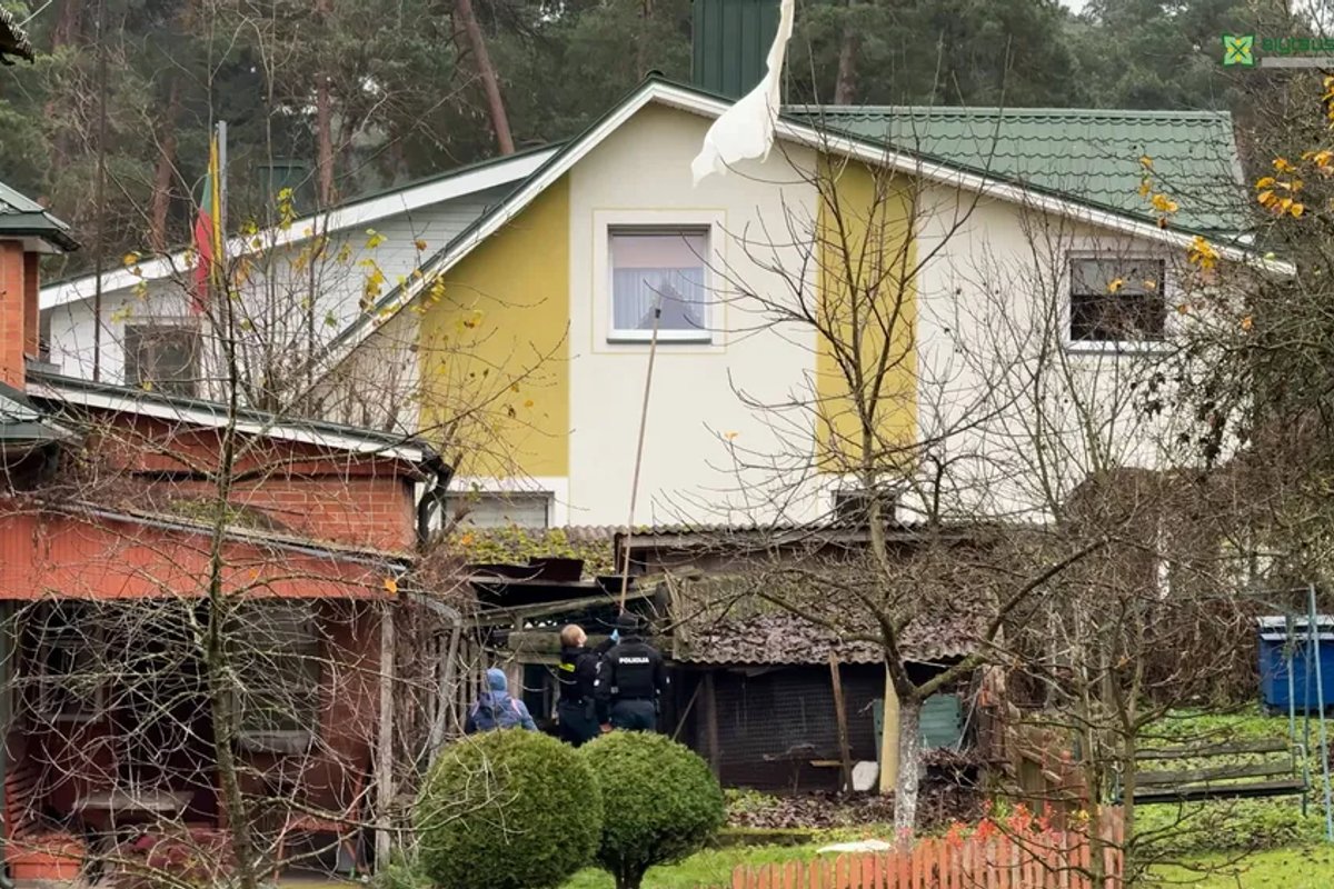 Alytuje į namo kiemą nusileido kontrabandininkų balionas
