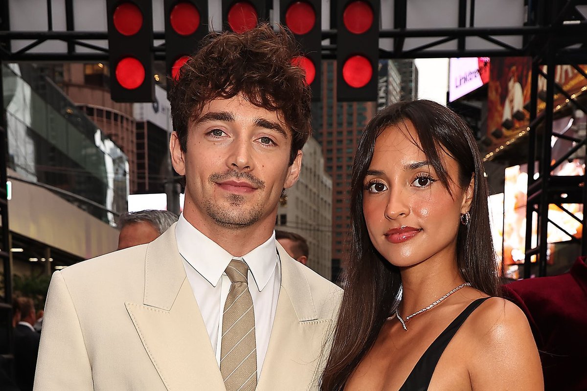 Garsusis „Formulės-1“ lenktynininkas Charlesas Leclercas pasipiršo savo mylimajai