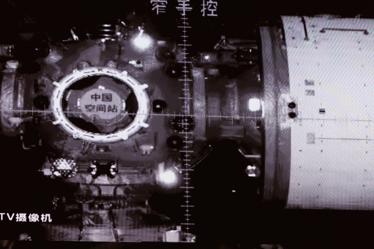 Po incidento kosminėje stotyje išsiųstas tuščias erdvėlaivis – į Žemę grąžins žmones