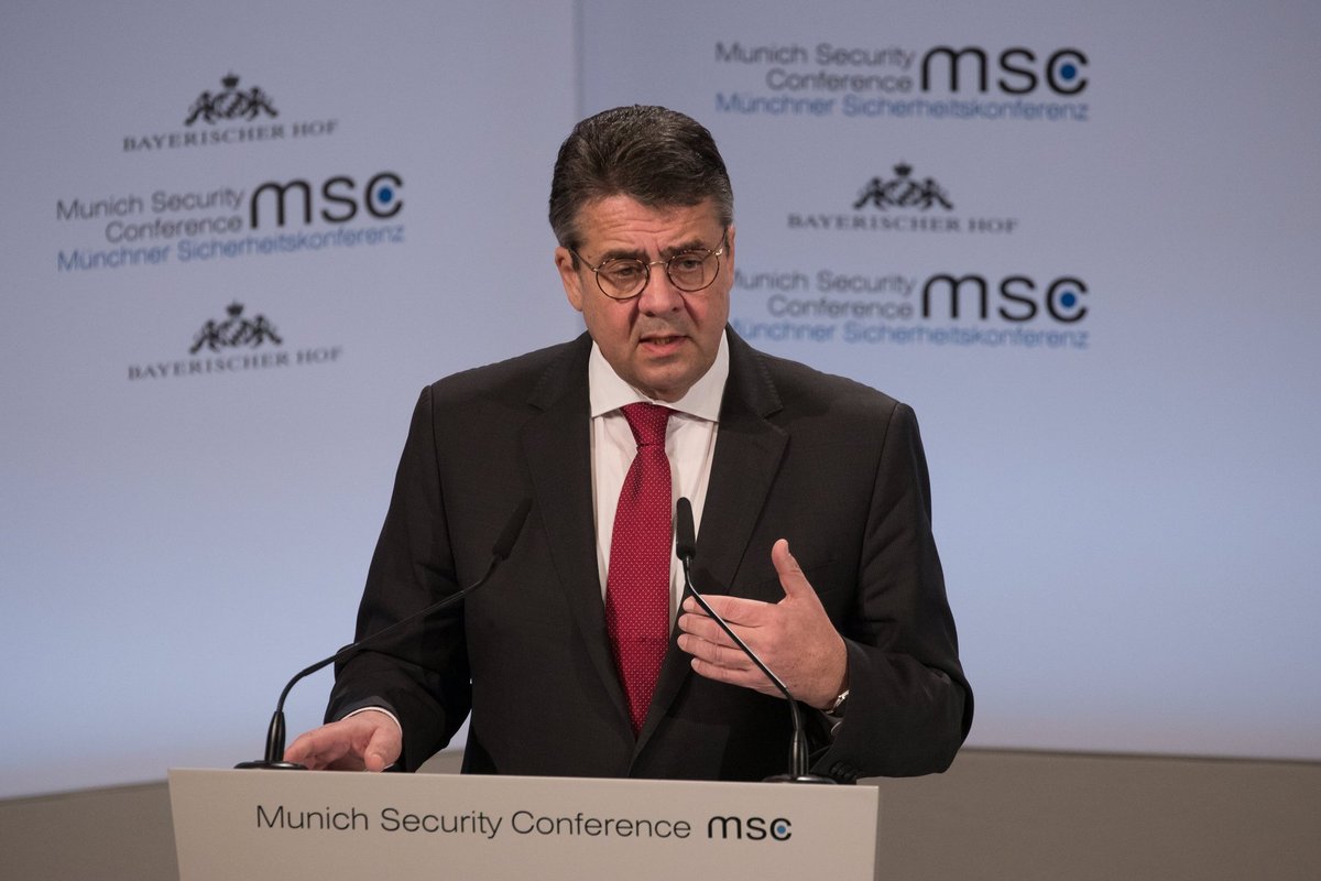 Buvęs Vokietijos ministras pripažino klaidas santykiuose su Rusija