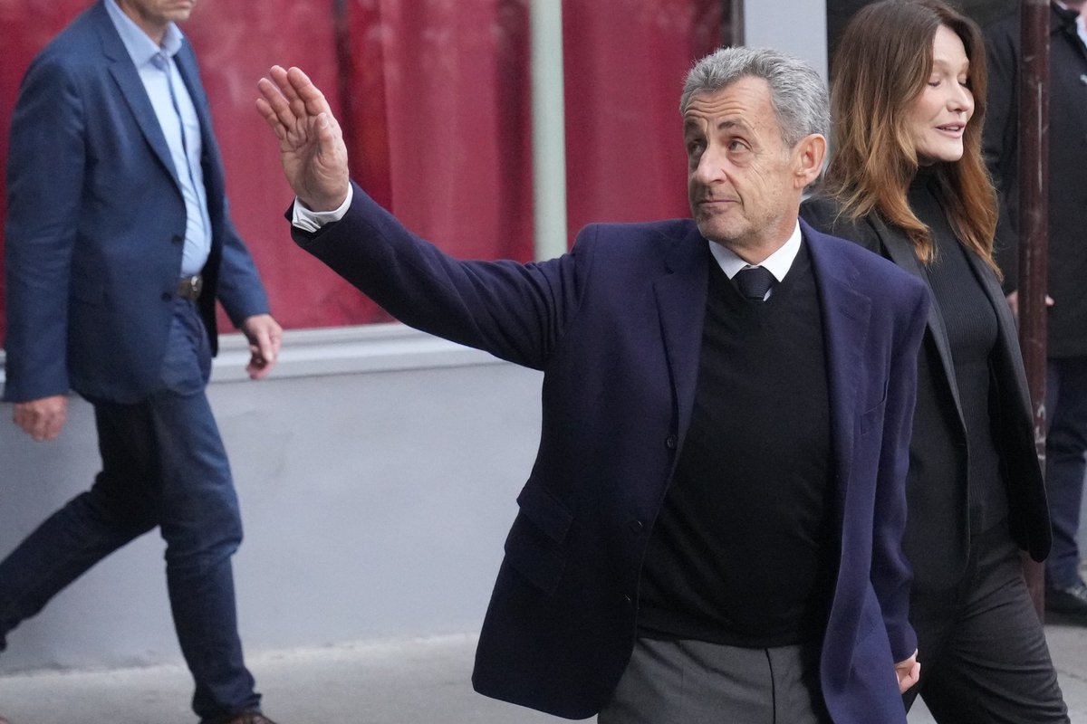 Sarkozy išleistas iš kalėjimo - Delfi