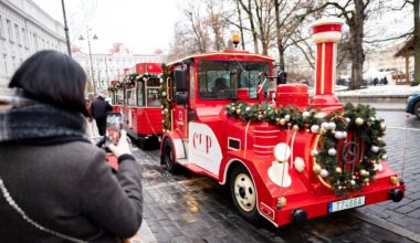 Tiesiogiai – iš Vilniaus: į gatves išrieda Kalėdų traukinukas
