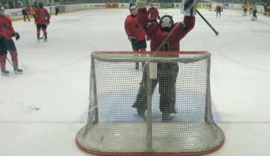 Gausiai sirgalių palaikoma Lietuvos ledo ritulio rinktinė nugalėjo Rumuniją ir laimėjo Europos tautų taurės turnyro D grupę