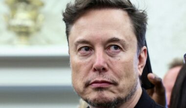 Trilijonas už lojalumą: „Tesla“ akcininkai patvirtino milžinišką Musko atlygį