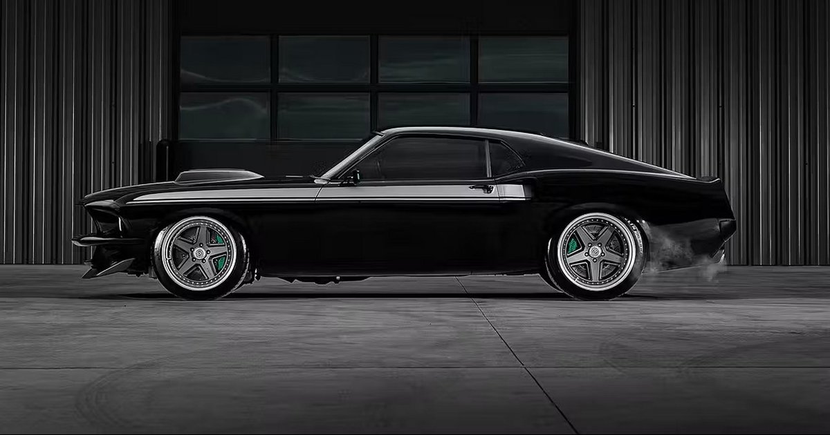 Automobilių entuziastai klasikinį „Ford Mustang“ pavertė superautomobiliu