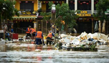 Smarkios liūtys jau savaitę skalbia dalį Vietnamo