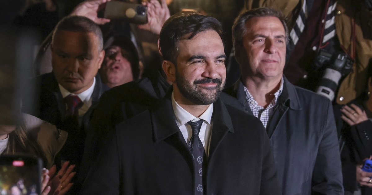 „Norėsi sulaikyti vieną iš mūsų – turėsi prasibrauti pro mus visus“: Niujorko meras Mamdani kreipėsi į Trumpą