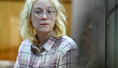 Šaltinis: gatvės muzikantė, atlikusi antikarines dainas, paleista iš kalėjimo išvyko iš Rusijos