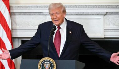 Donaldas Trumpas kaltina demokratus dėl ilgiausio istorijoje JAV vyriausybės uždarymo - 15min.lt