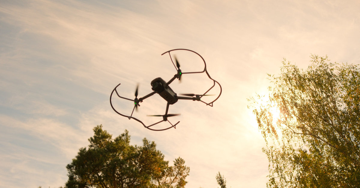 Oro uostų darbą trikdant dronams, atkreipė dėmesį į šios rinkos monopolistės žingsnį: kelia klausimą, ar tai susiję | Verslas