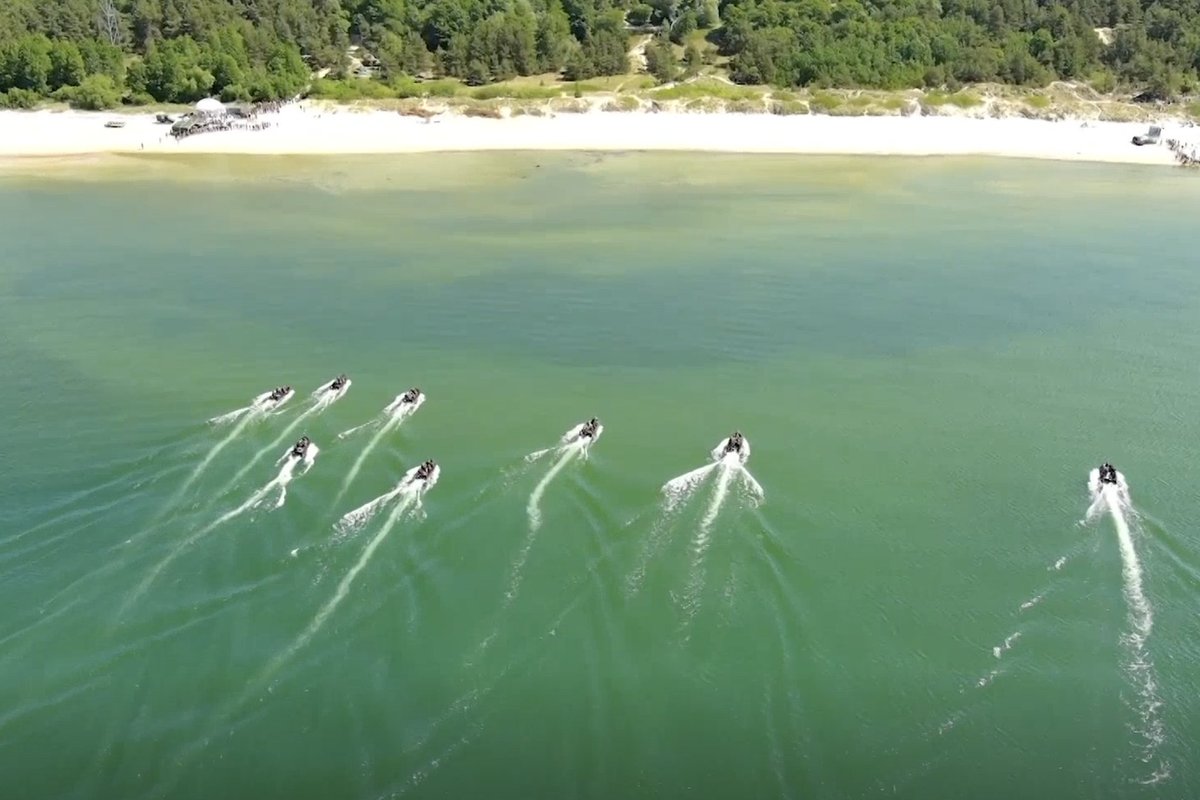 Klaipėdos gyventojai rinkosi pajūryje pamatyti to, ko dar nematę