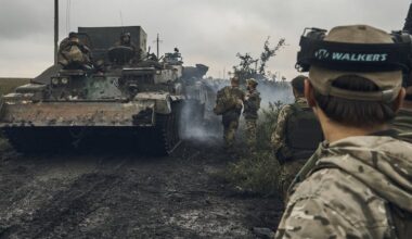 DI sukurtos „Ukrainos karių“ ašaros užtvindė socialinius tinklus: ekspertai įspėja apie naują rusų melo lygį