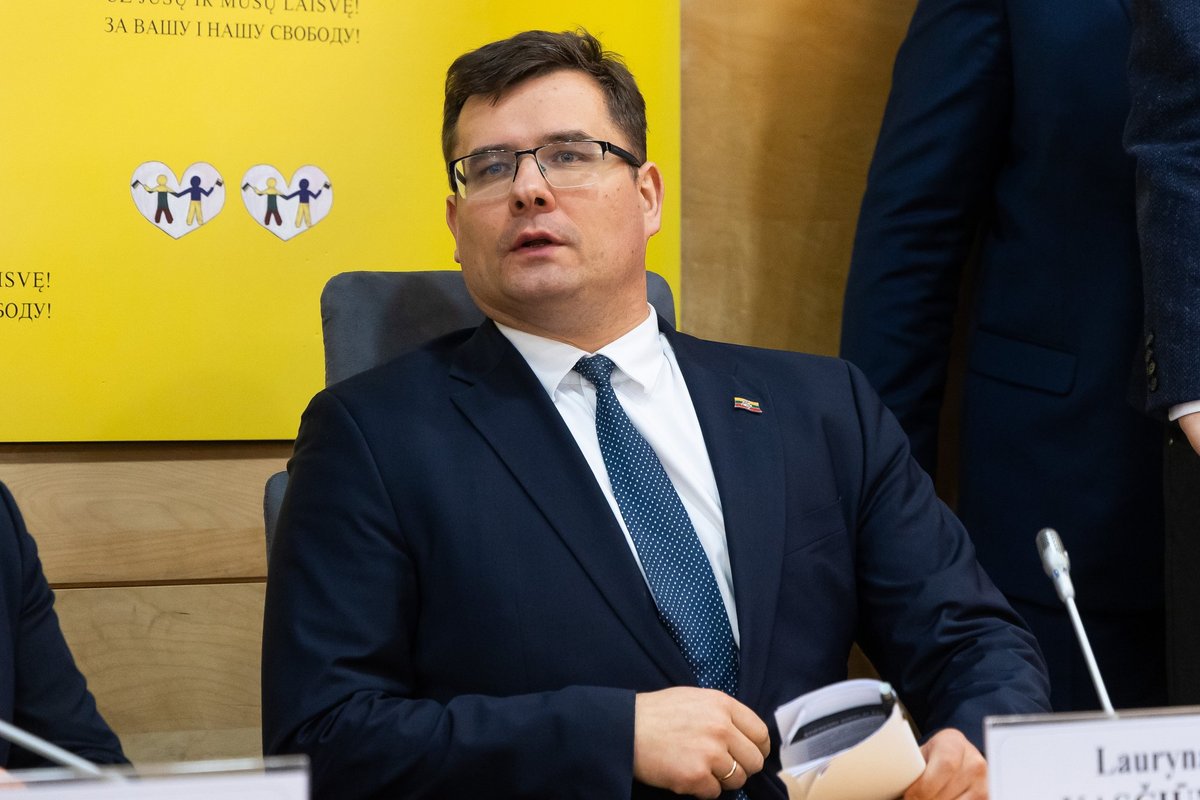 Siūlo numatyti teisinę atsakomybę už dezinformacijos sklaidą