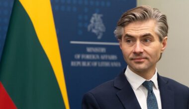 Vilniuje negalėjo nusileisti iš Briuselio skridę Budrys ir Kubilius: Baltarusija tęsia hibridinius išpuolius