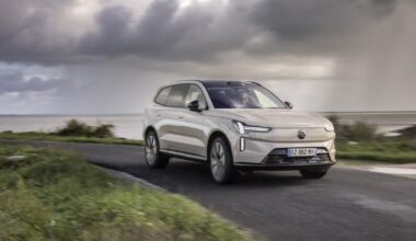 „Volvo“ keičia kursą: atsisakoma ambicingo elektromobilių plano