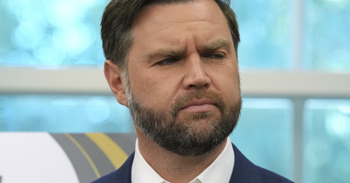 J. D. Vance`as atskleidė, kodėl Trumpas kalbasi su Putinu