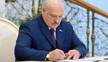 Lukašenka kreipėsi į „nedraugišką“ kaimynę