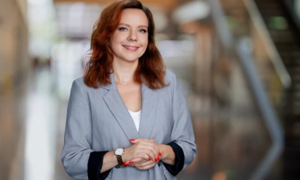 Karolina Semionovaitė, „Swedbank“ Tvarumo vadovė, sako, kad Tvarumo indeksu galima naudotis kaip praktine gairių sistema, kuri padeda planuoti verslo sprendimus pagal tvarumo principus. Bendrovės nuotr. Karolina Semionovaitė, „Swedbank“ Tvarumo vadovė, sako, kad Tvarumo indeksu galima naudotis kaip praktine gairių sistema, kuri padeda planuoti verslo sprendimus pagal tvarumo principus. Bendrovės nuotr.