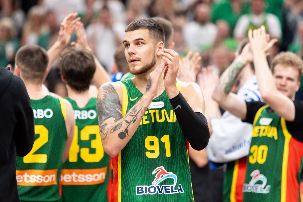 Susižadėjo „Žalgirio“ krepšininkas Deividas Sirvydis