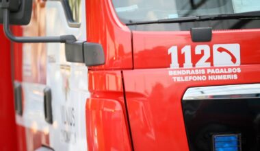 Girtutėlis ugniagesys vairavo tarnybinę mašiną