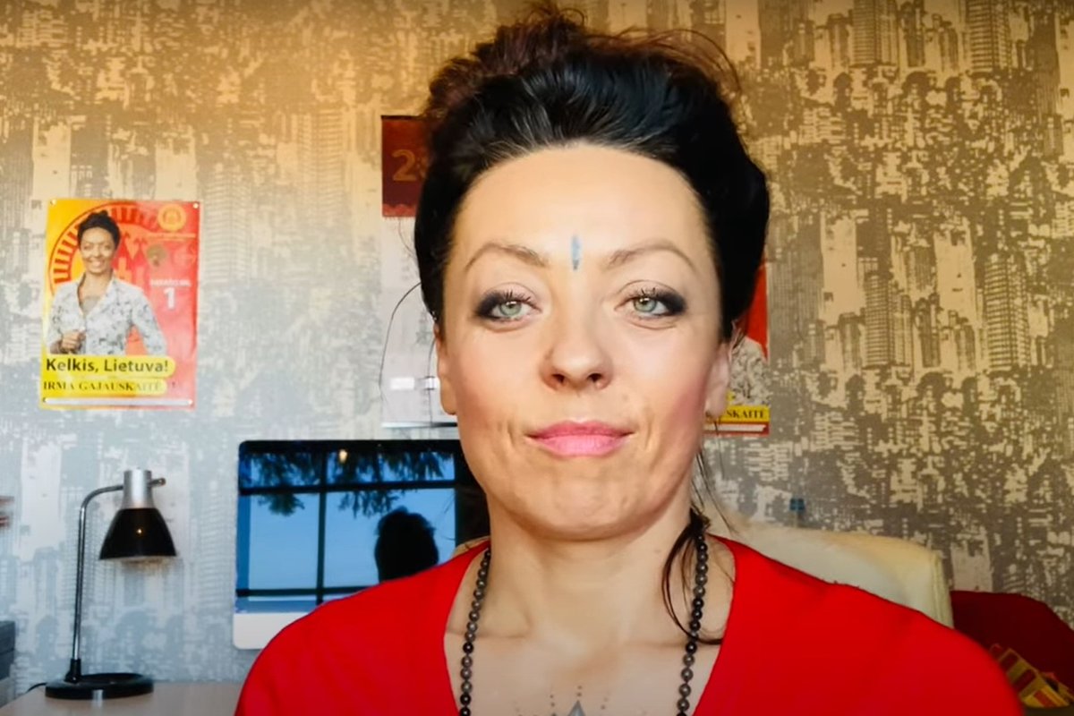 Už nepagarbų elgesį Gajauskaitė vėl išprašyta iš teismo salės