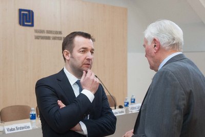 Ramūnas Vilpišauskas kalbasi su Valdu Adamkumi 2013 m.