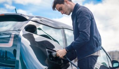 Pirkdami naudotą elektromobilį dažnai darome vieną lemtingą klaidą, ekspertai įspėja, kuo tai gali baigtis