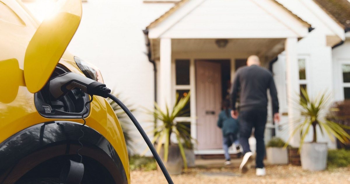 Svarstote apie elektrinį automobilį? Pirkėjai žiūri į blizgantį ekraną, bet praleidžia tai, kas kainuos tūkstančius