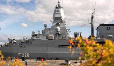 ES karinės jūrų pajėgos skubėjo į pagalbą piratų užpultam laivui