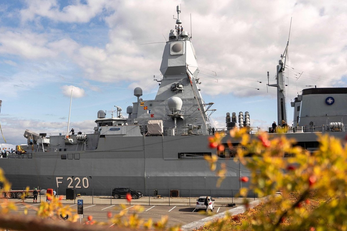 ES karinės jūrų pajėgos skubėjo į pagalbą piratų užpultam laivui