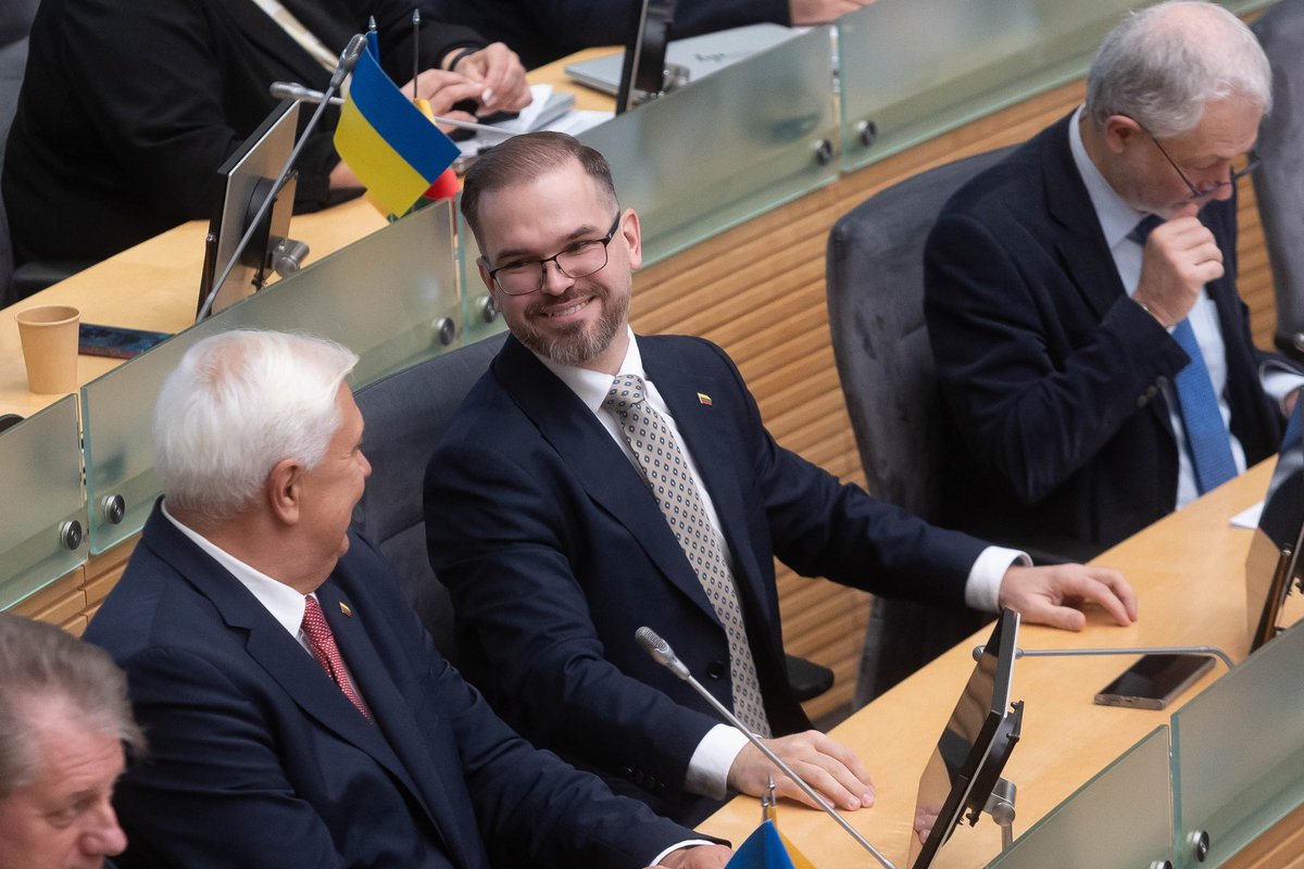 Išskirtinė diena Seime: prisiekė naujieji ministrai - Delfi