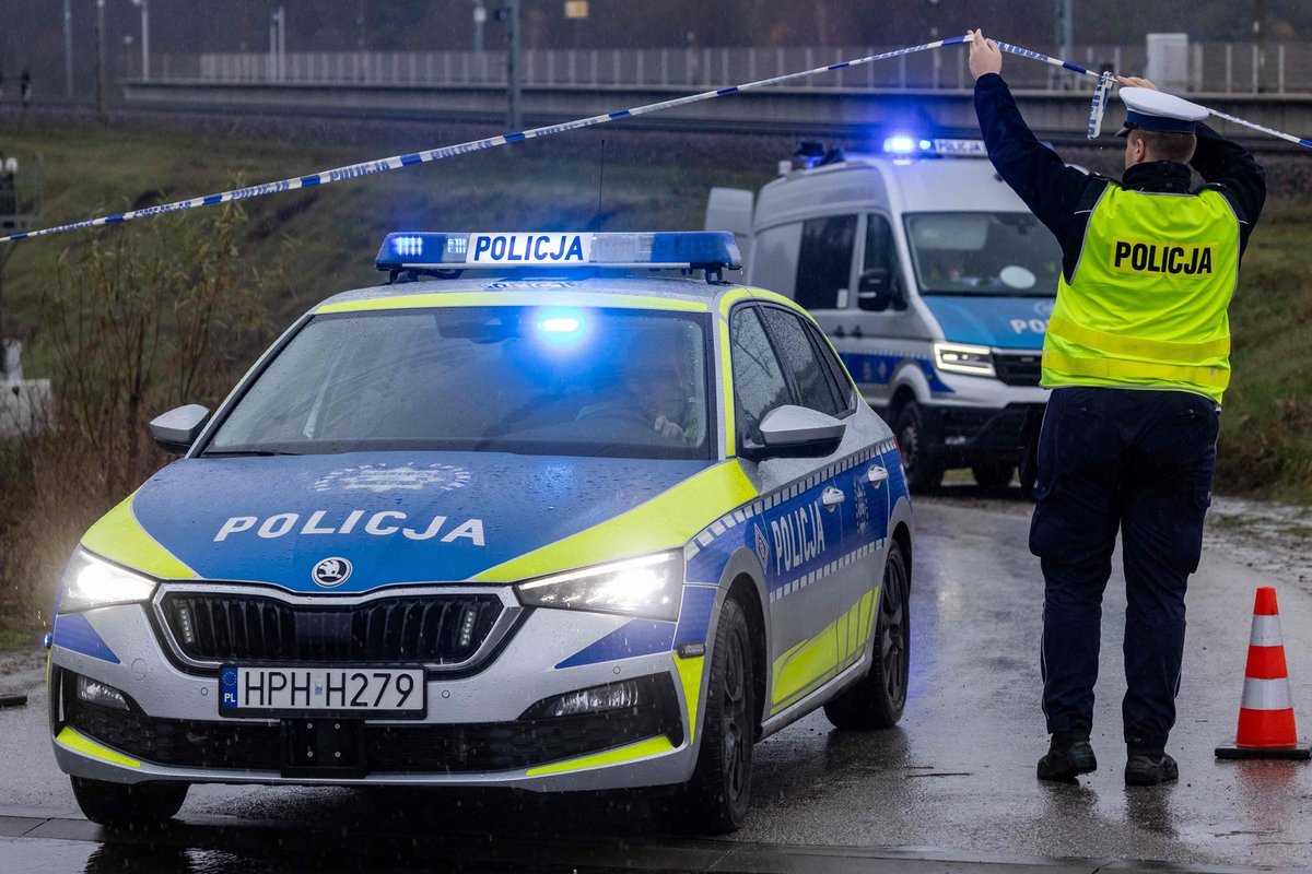 Lenkijoje sulaikyti pirmieji įtariamieji dėl išpuolio geležinkelio ruože