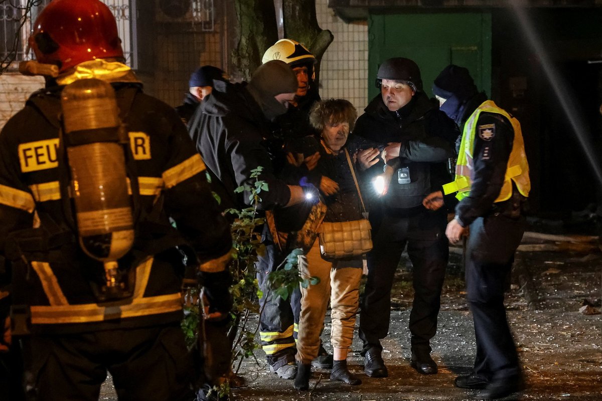 Karas Ukrainoje. Po Rusijos smūgių Kyjivui Zelenskis kartoja prašymą - Delfi