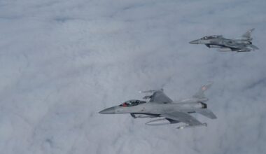 Lenkija ir Rumunija pakėlė naikintuvus, uždaryti oro uostai – stebimi Rusijos veiksmai netoli sienos