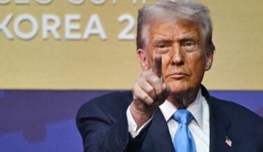 Karas Ukrainoje. Trumpas remia naujas sankcijas Rusijai, tačiau yra viena sąlyga