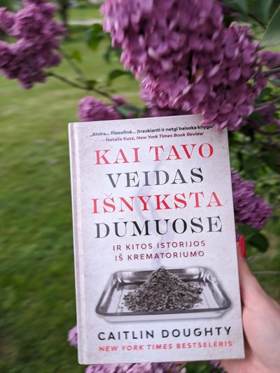 „Kai tavo veidas išnyksta dūmuose, ir kitos istorijos iš krematoriumo“
