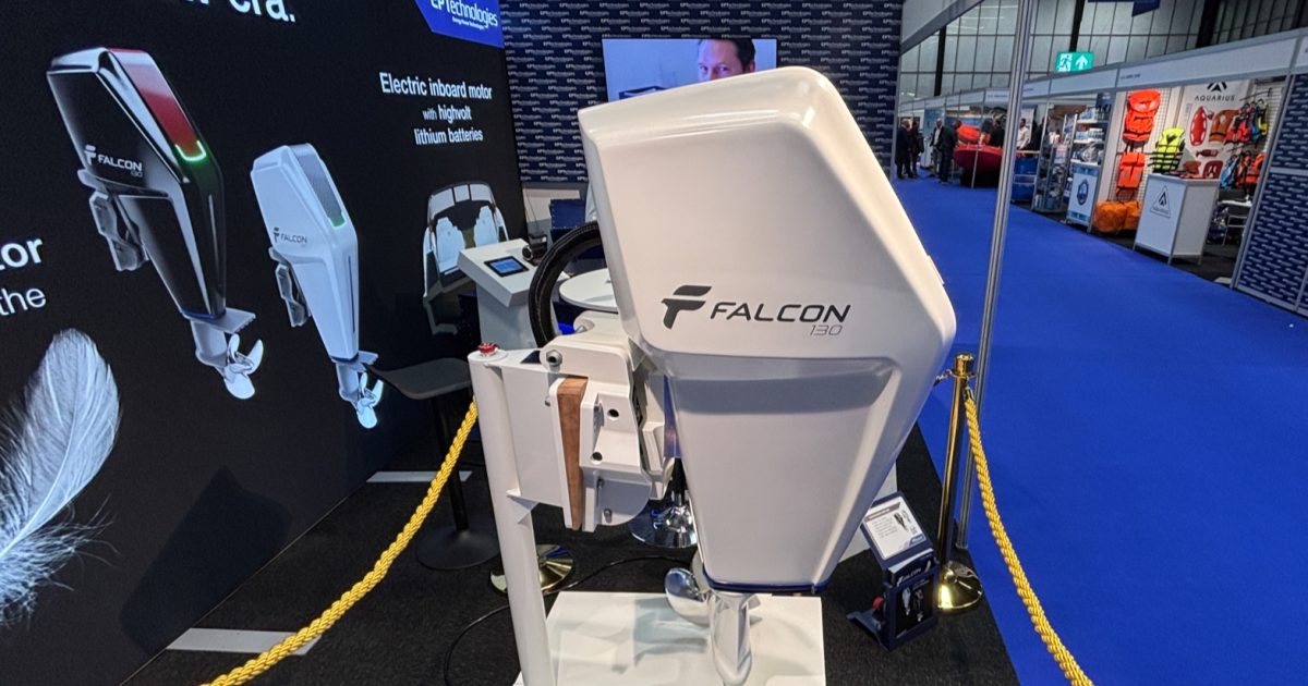 Nauja eros pradžia vandenyse: „Falcon 130“ elektrinis variklis sugriauna visas senąsias ribas