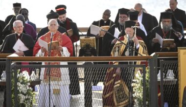 Popiežius meldėsi už vienybę nuskendusios bazilikos griuvėsiuose Turkijoje