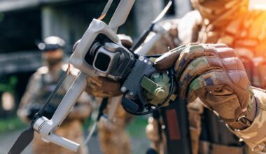 Nežinomas dronas stebėjo tankų „Leclerc“ vilkstinę Prancūzijoje