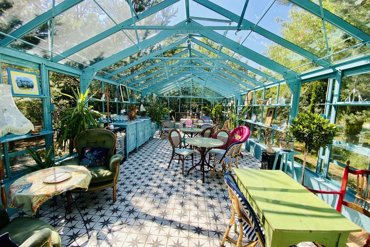 „Toli nuo klasikos“ pabaiga – su šešiaženkle skola