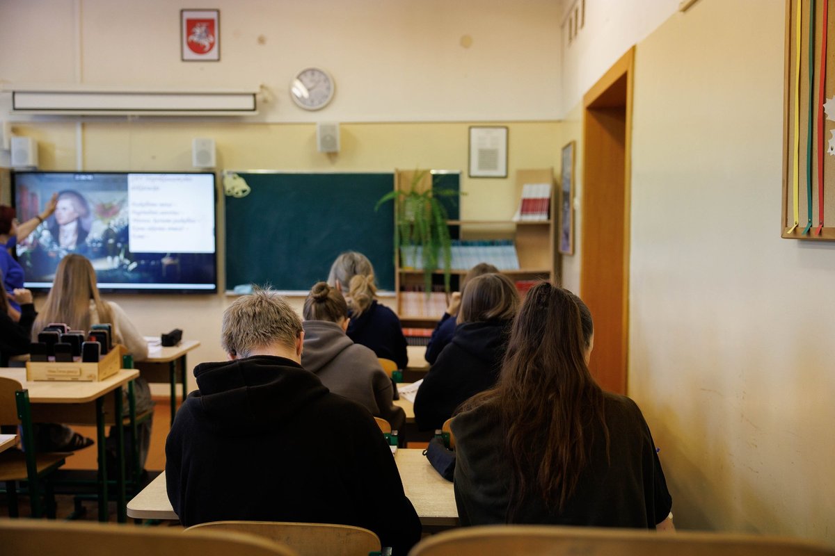 Nuo kitų metų mažinama egzaminų išlaikymo kartelė