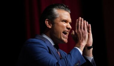 Hegsethas pirmadienį atvyko į Šiaurės ir Pietų Korėjos pasienį – tai pirmas kartas per aštuonerius metus