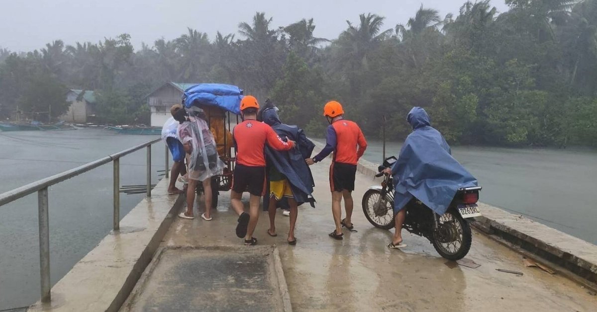 Į Filipinus atslinkus supertaifūnui užregistruota pirmoji žūtis, evakuota virš milijono žmonių